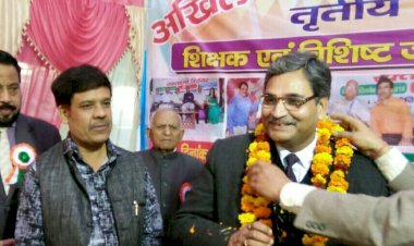 Awarded Rastriya Gaurav at Delhi Regards